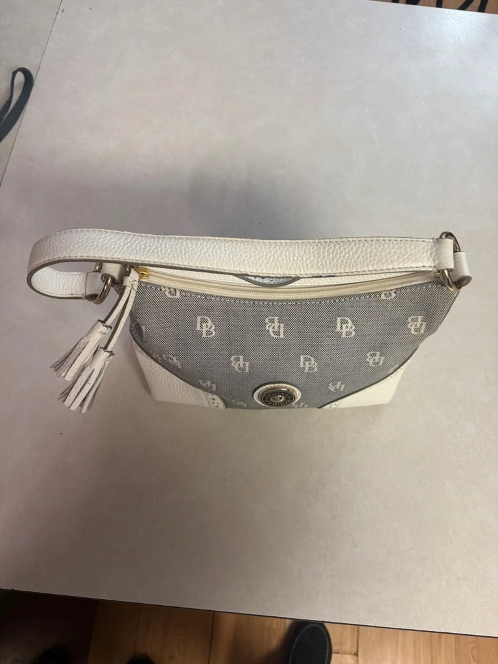 Dooney & Bourke Cream and Gray Pebble-Trim Shoulder Bag VINTAGE☦️👸🏼 - Picture 5 of 10